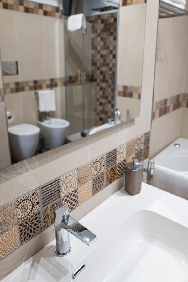 סנטו סטפאנו די קמאסטרה A Due Passi - Guest House מראה חיצוני תמונה